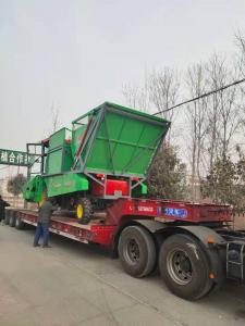 山(shan)西髮車一檯(tai)收穫機(ji)